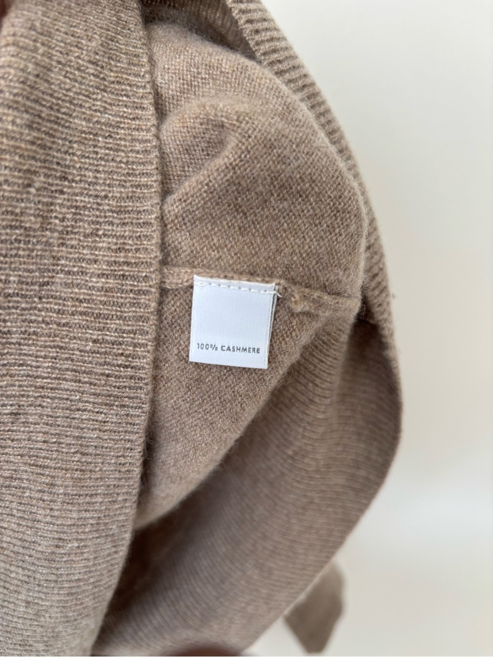 Neiman Marcus Taupe V-Neck Cashmere Sweater - Picture 3 of 6